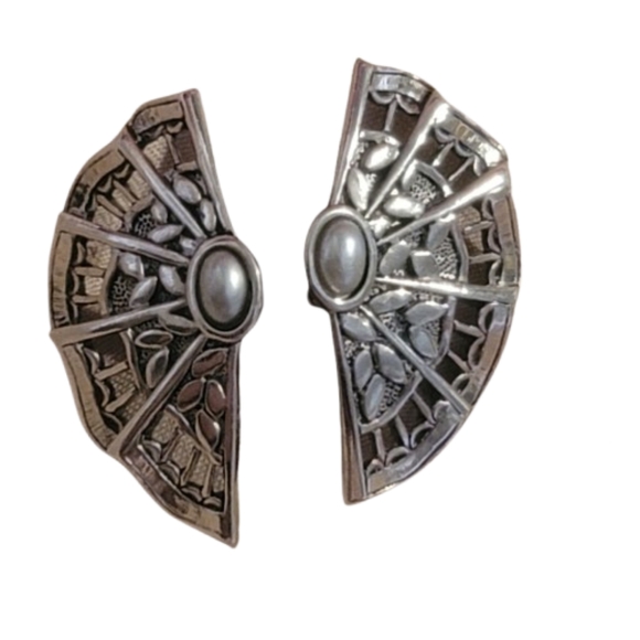 Vintage Avon Silvertone Fan Shaped Pierced Earrings with Small Gray Faux Pearl - Picture 1 of 4
